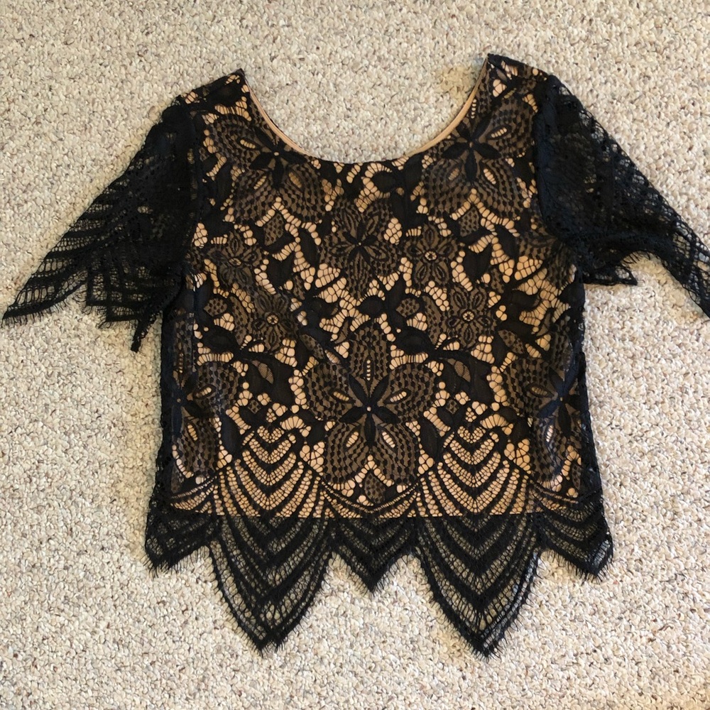 W press lace crop top